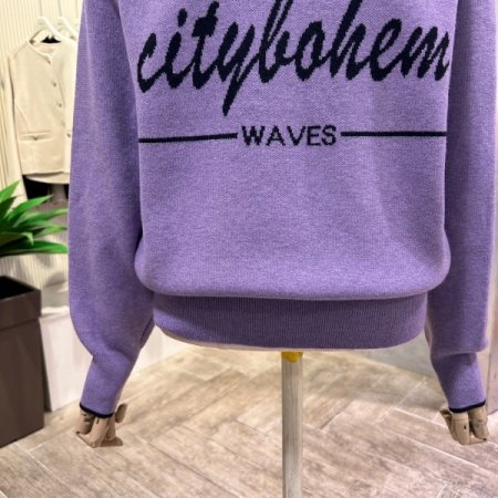 레터링 카라 배색 니트