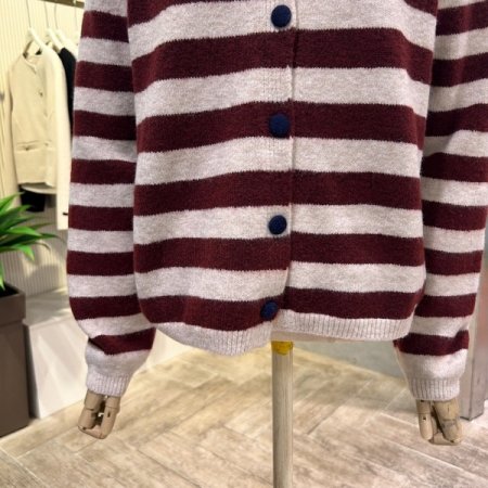 라운드 단추 배색 가디건