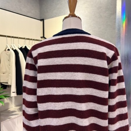 라운드 단추 배색 가디건