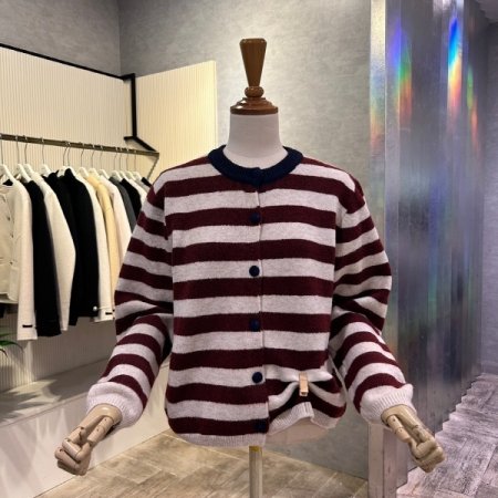 스트라이프 단추 가디건