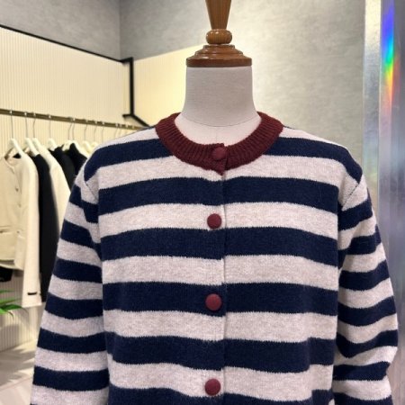 스트라이프 단추 가디건