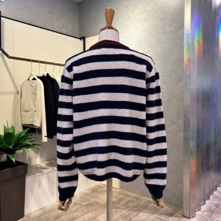 스트라이프 단추 가디건
