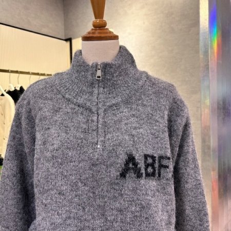 부클 레터링 집 업 박시 니트