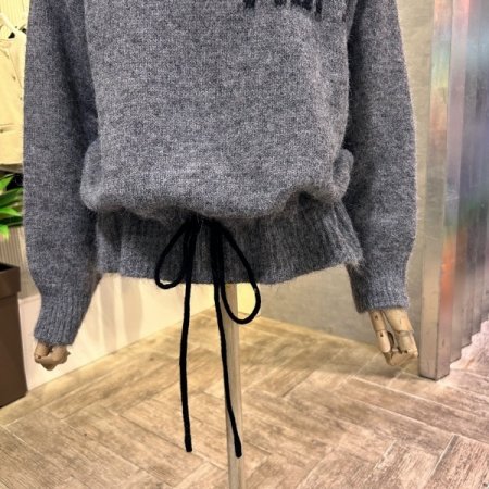 부클 레터링 집 업 박시 니트