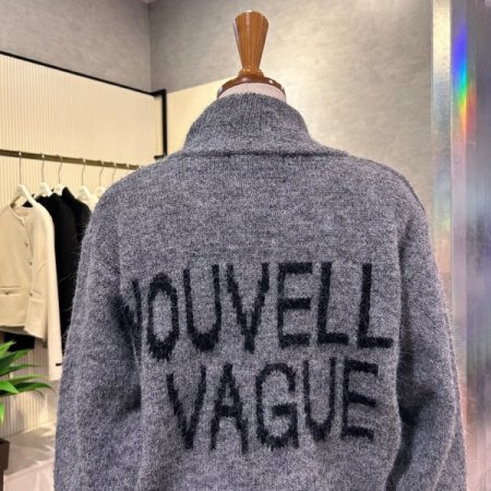 부클 레터링 집 업 박시 니트