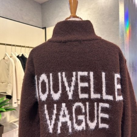 집 업 부클 레터링 박시 니트