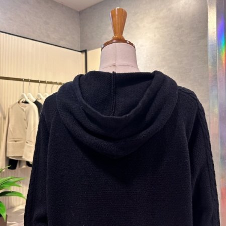 후드 꽈배기 라인 니트