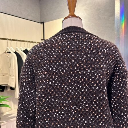 라운드 도트 배색 니트