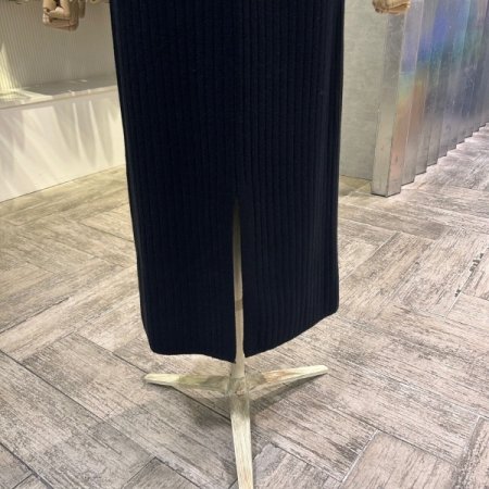 벨티드 포켓 밴딩 니트 롱 스커트