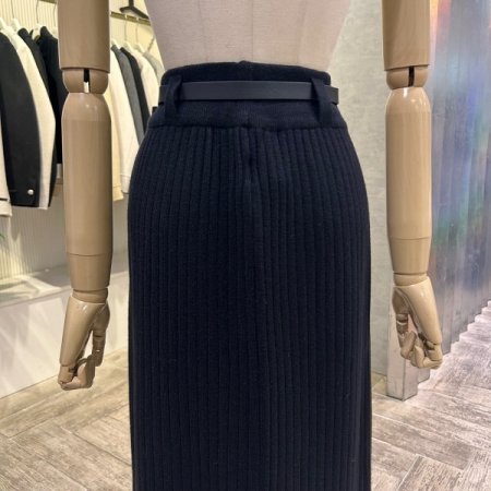 벨티드 포켓 밴딩 니트 롱 스커트