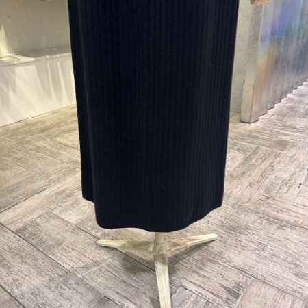 벨티드 포켓 밴딩 니트 롱 스커트