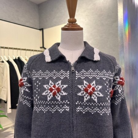 입체 배색 패턴 자수 가디건