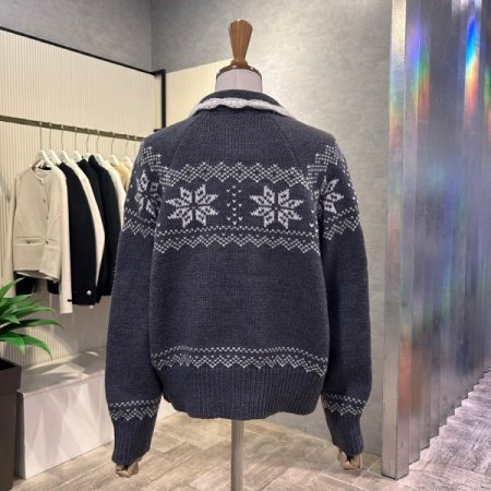 입체 배색 패턴 자수 가디건