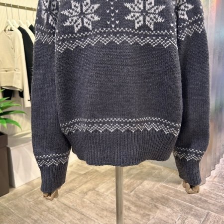 입체 배색 패턴 자수 가디건