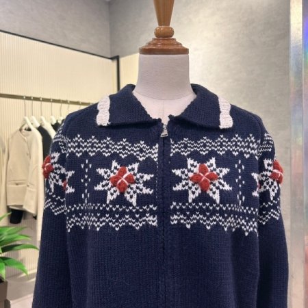 배색 입체 패턴 자수 가디건