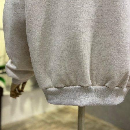 컬러 레터링 맨투맨 티셔츠