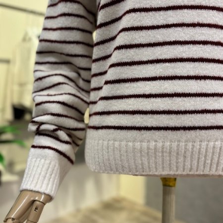 컬러 라인 패턴 배색 라운드 니트