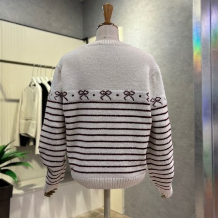 컬러 라인 패턴 배색 라운드 니트