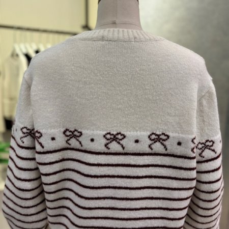 컬러 라인 패턴 배색 라운드 니트