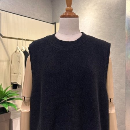 백 트임 니트 라운드 베스트