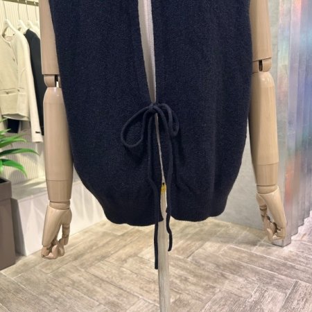 백 트임 니트 라운드 베스트