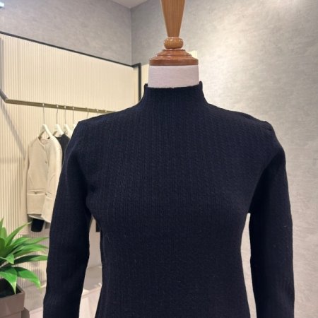 꽈배기 패턴 반폴라 니트