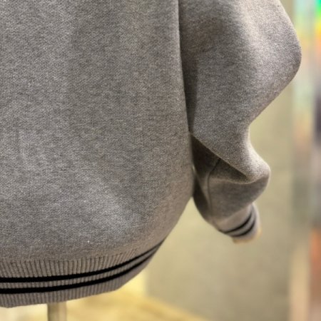 자수 마크 배색 단추 가디건