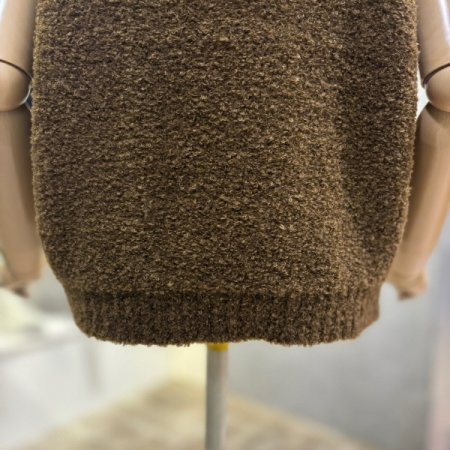 브이넥 베스트 니트