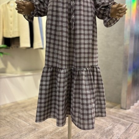 프릴 라인 체크 롱 원피스