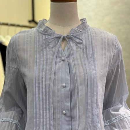 언발 레이스 프릴넥 블라우스