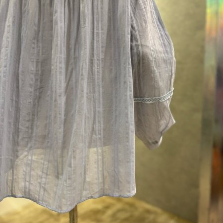 언발 레이스 프릴넥 블라우스