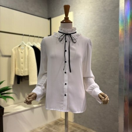 프릴 넥 리본 블라우스