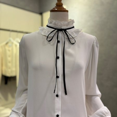 프릴 넥 리본 블라우스