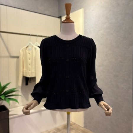 시스루 소매 진주 라운드 니트