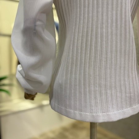 시스루 소매 진주 라운드 니트