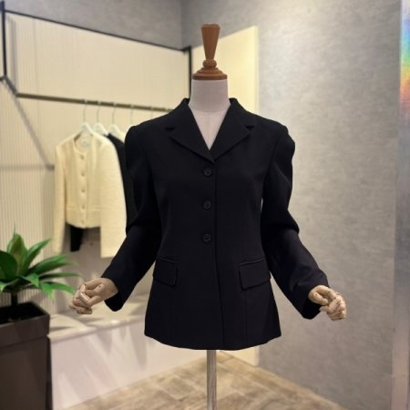 싱글 단추 라인 블랙 카라 재킷