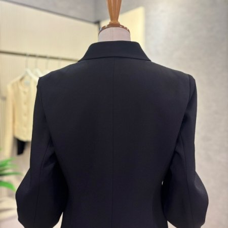 싱글 단추 라인 블랙 카라 재킷