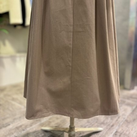 백밴딩 투턱 플레어 롱 스커트