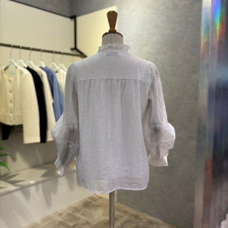 레이스 배색 프릴넥 블라우스