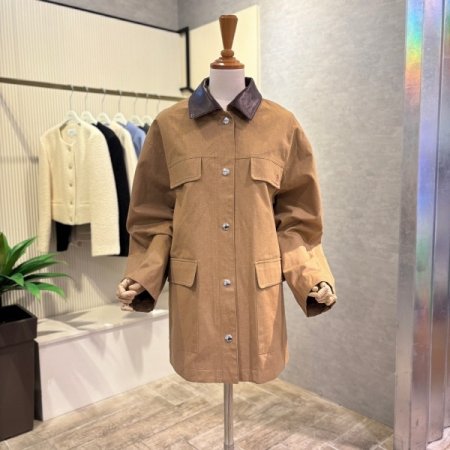 레더 배색 카라 하프 트렌치 코트