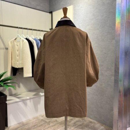 레더 배색 카라 하프 트렌치 코트