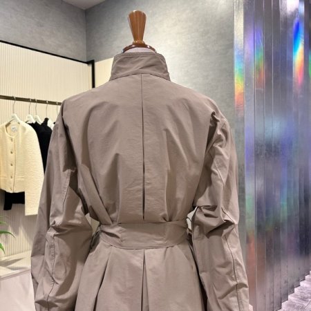 하이넥 벨티드 트렌치 코트