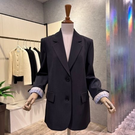 롤업 레터링 소매 백 트임 자켓