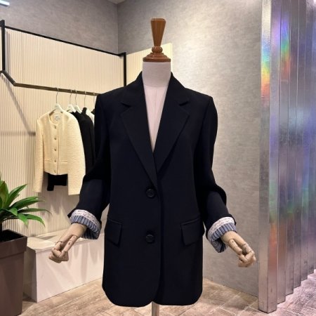 롤업 레터링 소매 백 트임 자켓