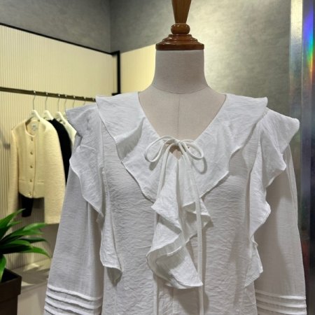 프릴 라인 V넥 블라우스