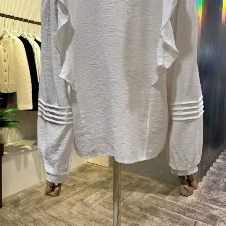 프릴 라인 V넥 블라우스