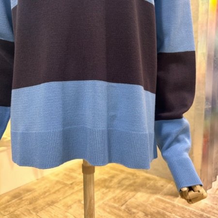 카라 배색 니트