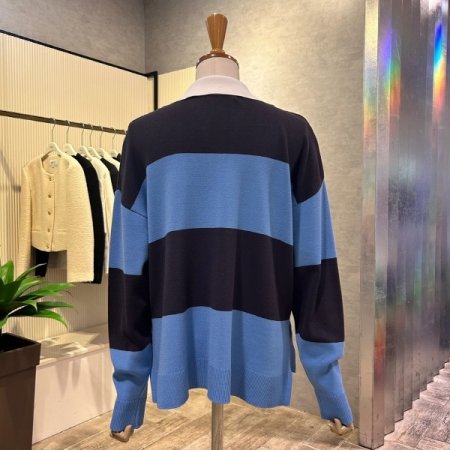 카라 배색 니트