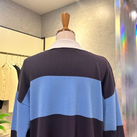 카라 배색 니트