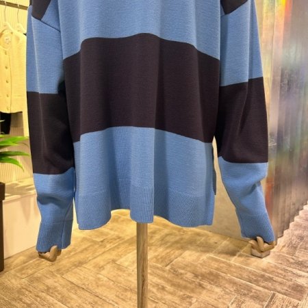 카라 배색 니트